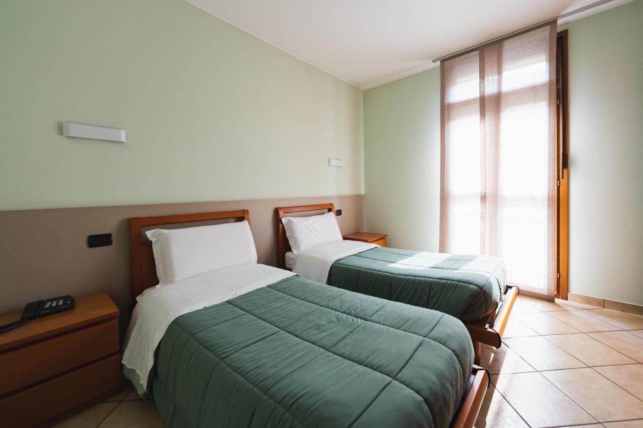 Parini Hotel Bosisio Parini Luaran gambar